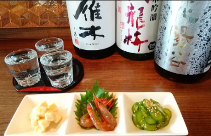 三种纯米酒和三种小菜的比较套餐 1500日元（含税）