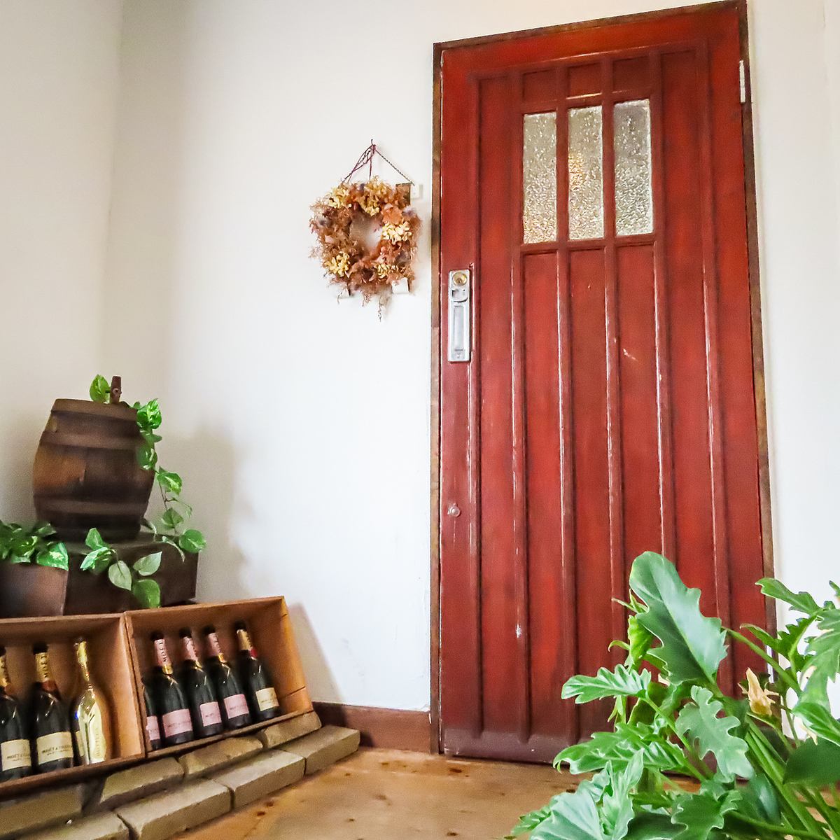 ワインとフォークを両手に、楽しく飲んで、食べて過ごす素敵な夜