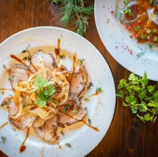 ワイン片手に皆でワイワイお楽しみいただけます!飲み会・パーティーに嬉しい90分飲み放題付きのコースなどもご用意!!
