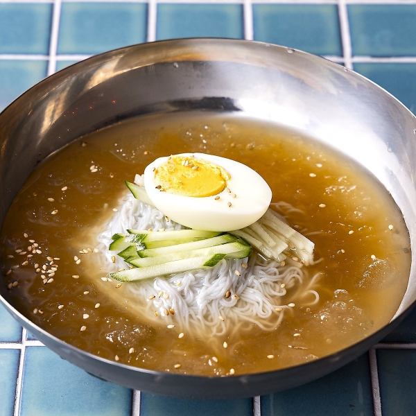 【暑い夏にはこれ！〆にもピッタリ☆】冷麺　990円（税込）