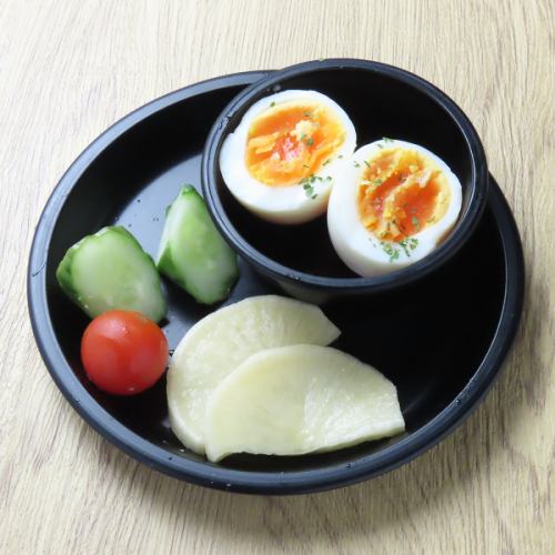 お一人様大歓迎！昼飲みOK、メニュー豊富な交流の場へ。