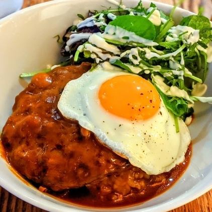 肉汁溢れる！広島和牛の贅沢ロコモコ丼