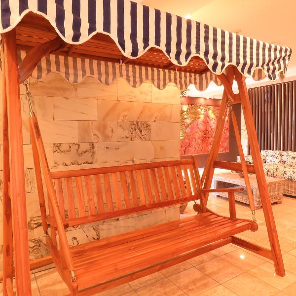 It is often used by children and elderly customers, especially female customers.In addition, the terrace is popular with walkers as pets (dogs) can also enjoy it.There is a swing in the store and it is extremely popular with children.Moms with children can also enjoy it slowly.