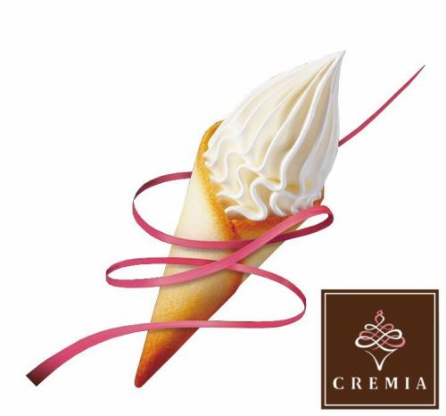 享用热冰淇淋“Cremia”的甜点