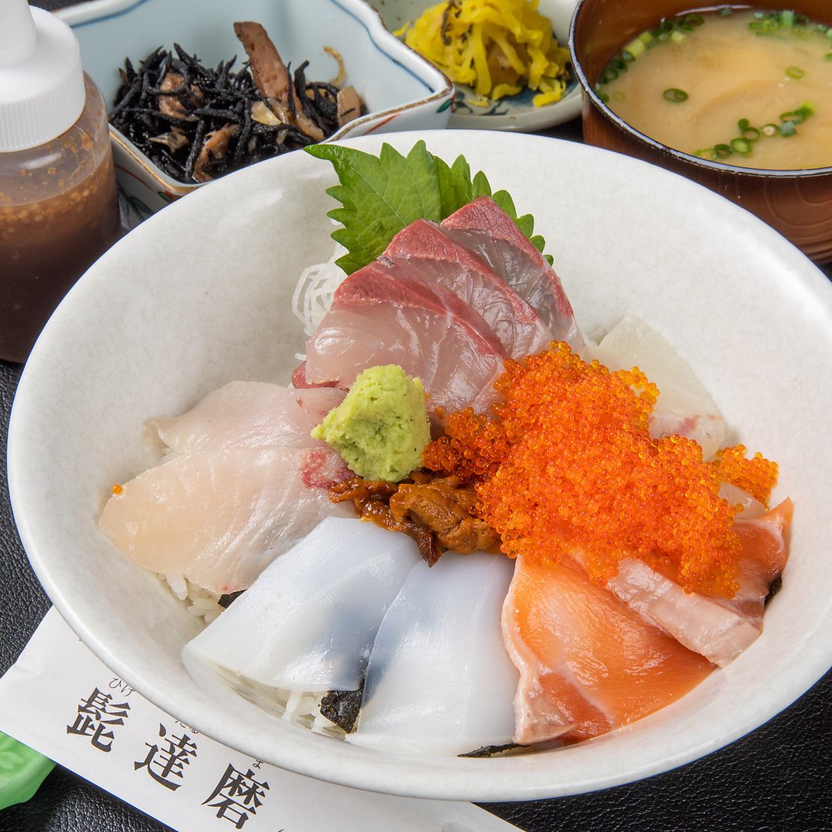 If you want to taste the freshest fish and shellfish, go to "Hige Tatsuma"!