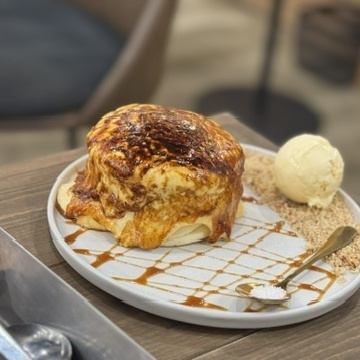 塩キャラメルとナッツのブリュレパンケーキ