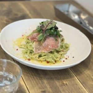 生ハムとチーズのジェノベーゼ