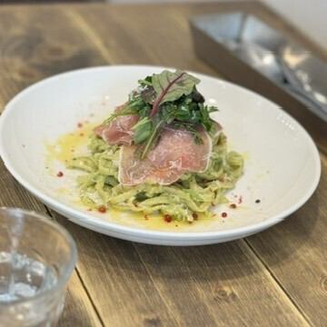 生ハムとチーズのジェノベーゼ