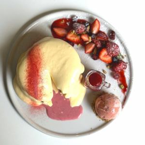 【期間限定/数量限定】メルティーストロベリー＆チーズパンケーキ