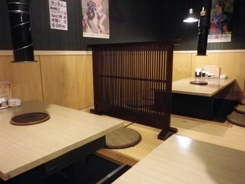 くつろげる奥の掘りごたつ席は、会社の宴会で利用するにはぴったり☆10～15名様でご利用いただければ、気兼ねなくゆっくりできるスペースも十分なので、女子会や合コンにもご利用いただける個室となっています。