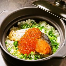 いくらと炙りサーモンの土鍋飯