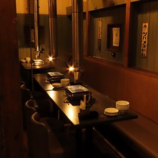 【団体利用におすすめ！】8名から10名様でゆったり座れる広々テーブル席完備！焼き台付きで、みんなでワイワイ楽しめる宴会にぴったり◎津田沼で人気の完全個室は早めのご予約が◎記念日デザートプレートやさらに今なら…《2時間飲み放題》が980円!津田沼 個室 居酒屋  デート 女子会 誕生日 記念日
