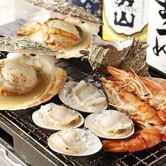 【昼宴会限定】帆立や海老の浜焼きが付いた炙り浜焼き海鮮コース2h飲放付2,980円