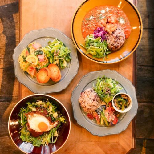 Lunch plate with drink bar: from 1,551 yen (tax included) on weekdays