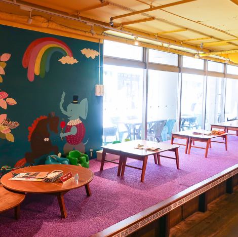 There are 30 raised tatami seating areas, making it popular with families with babies.There are also plenty of kids' sofas available, making it a great choice for families with children.