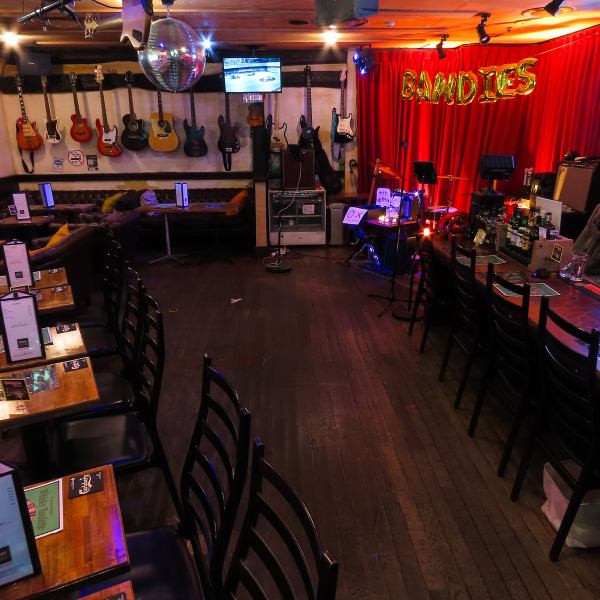 生演奏をバックに本格的なカラオケを心ゆくまでお楽しみいただけます!友人とお気に入りの曲を思いっきり歌ったり、新しい楽曲に挑戦したりストレス発散にもぴったり。まるでステージに立っているかのような、特別な体験を提供します。美しい音楽とともに、あなたの歌声を響かせてみませんか?素敵な思い出を作りましょう!