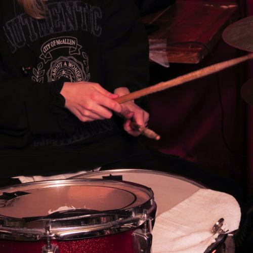 소리에 싸이는 현장감까지 즐길 수 있는 생연주의 본격 노래방♪