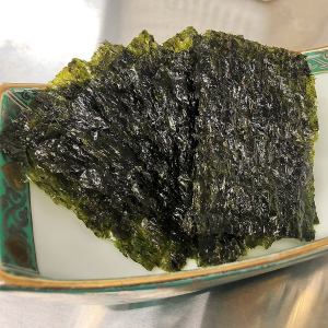 Korean seaweed / whole fried garlic / freshly boiled green beans