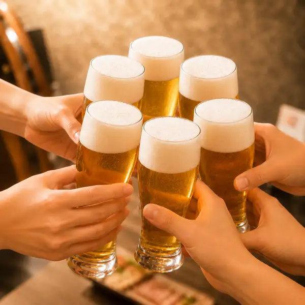 最大22名の宴会可能、他10名様用の個室もあり。コースは5,000円からご用意。単品のドリンクが安い。ビール499円、ハイボール３９９円、レモンサワー399円