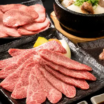 牛肉・牛ホルモン4種盛や鶏豚9種盛りなど。全9品【焼肉3200円コース】