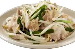 Meat, chives, and bean sprouts in ponzu sauce