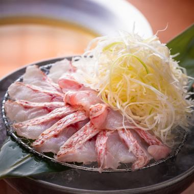 [Carefully selected by fishermen at the fishing port] Assorted high-quality fresh fish sashimi