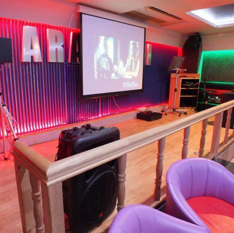 It is also fully equipped with a stage, making it ideal for creating original performances.We also have a full range of video and audio equipment, including projectors and microphones. Please feel free to contact our staff for more details!