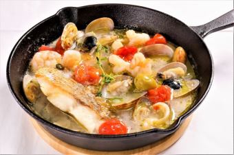 Seafood aqua pazza