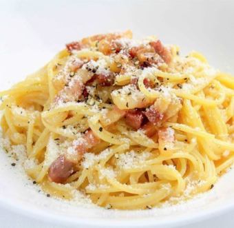 Roman style carbonara spaghetti