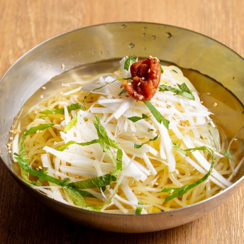 肉バルの梅しそ冷麺