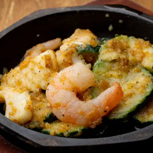 Garlic with the delicious flavors of shrimp and squid