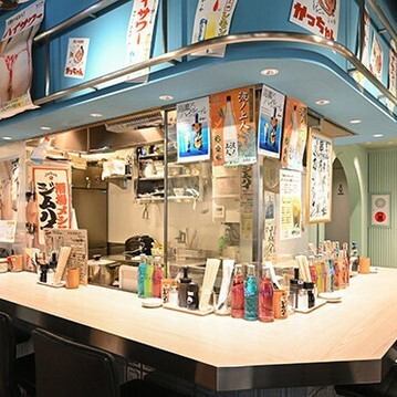 【駅チカ1分！お仕事終わりのサク飲みに最適】人形町駅から徒歩1分とアクセス抜群！アットホームな雰囲気の当店は、お仕事終わりのさくっと一杯に最適です。おひとり様から大歓迎のカウンター席は、横並びで会話が弾む居心地の良い空間。美味しい料理とお酒を気軽に楽しめる、賑やかなひとときをお過ごしいただけます。