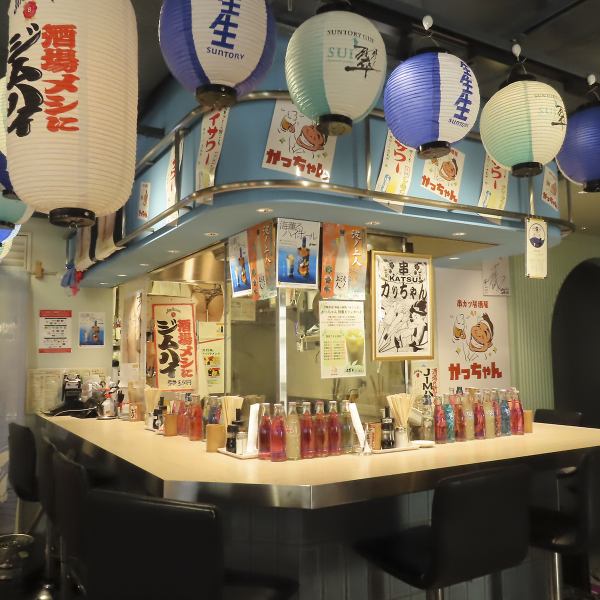 【リーズナブルに楽しむ！串カツと映えるお酒】リーズナブルで美味しい串カツと、映えるお酒で盛り上がりませんか？お酒と一緒に軽くつまめるおつまみメニューも豊富にご用意。活気あふれる店内で、美味しい料理とお酒を心ゆくまでお楽しみください。貸切もご相談可能ですので、大人数でのご宴会にもぜひご利用下さい。