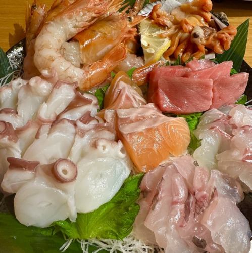 Assorted sashimi