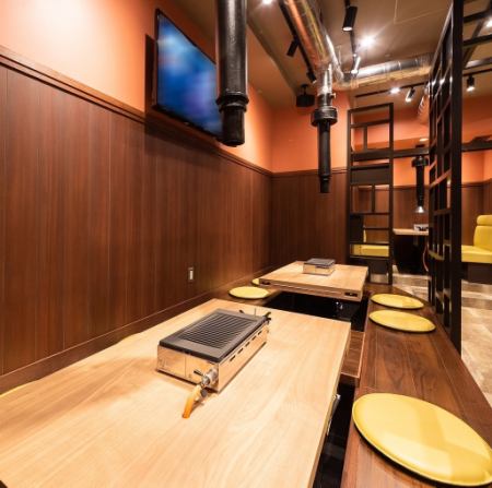 There is also a raised tatami room with a sunken kotatsu ◎This is the perfect seat for customers with small children!