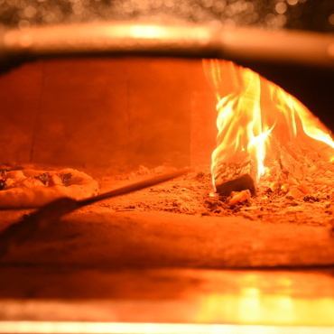 Pizza baked in a new kiln has a great presence ♪