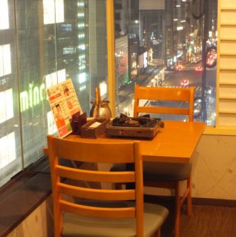 桌子座位，你可以享受火锅看夜景和气氛非常好♪♪