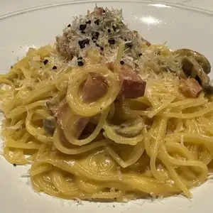 生粒胡椒のカルボナーラ