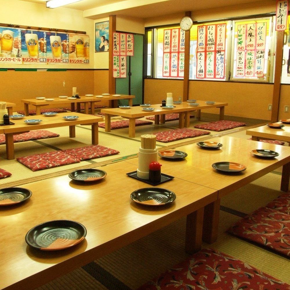 The spacious tatami mat seats can be reserved for 30 to 60 people!