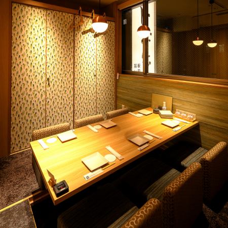 少人数~最大56名様までご利用いただける室席をご用意しております。上質な和の空間は接待をはじめ、様々なシーンにご利用いただけます。人数・ご予算等、お気軽に店舗までご相談ください!ご希望のお部屋がありましたらご予約時にお伝えくださいませ。