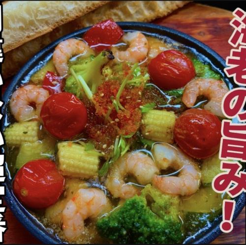 Ajillo of 10 small shrimps and chunky vegetables