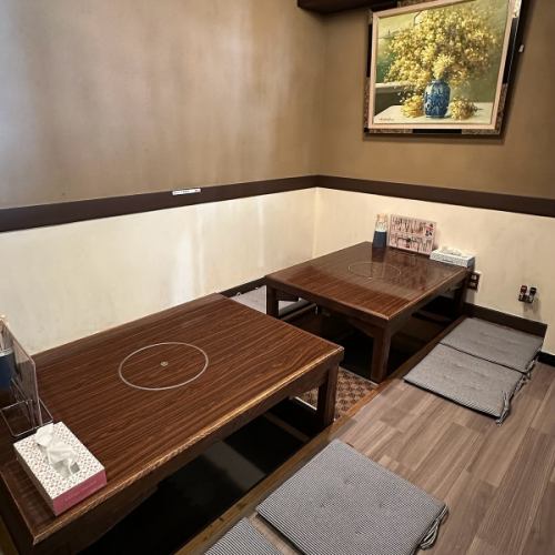 隠れ家空間で、どこかノスタルジーな雰囲気を感じながらいつまでも居られる座敷席