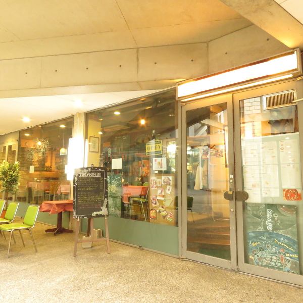 【Terrace Seating】 Seats on the terrace can also be used! The warm season is comfortable ♪ The terrace seats are petable only ☆