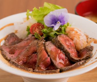 ローストビーフonTAMA丼