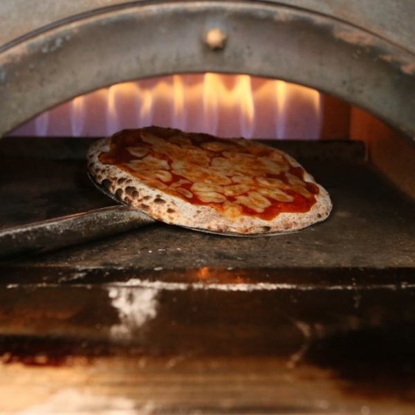 There is a "kiln" brought in by a former Italian chef in the kitchen, so you can enjoy ★authentic oven-baked PIZZA★!Have a great time playing baseball and enjoy delicious food with an Italian flavor and drinks!