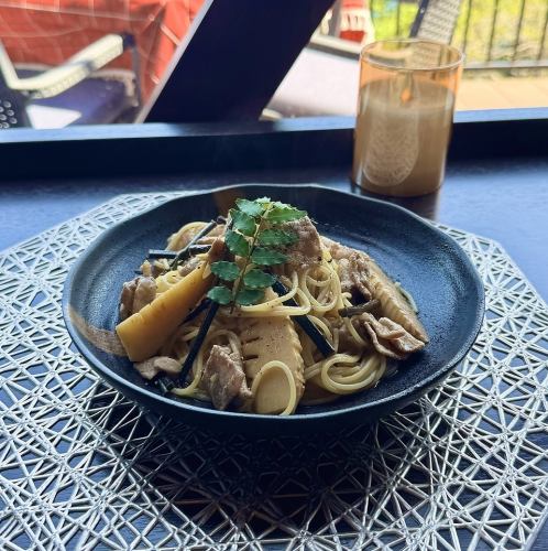 竹笋、蕨菜、国产猪肉日式意大利面