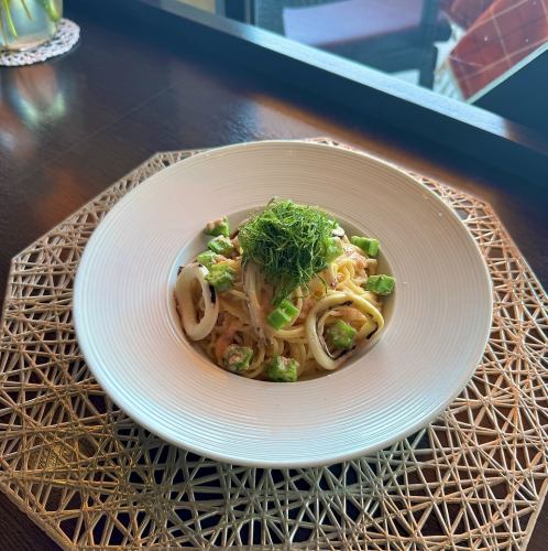 Squid, okra and cod roe pasta