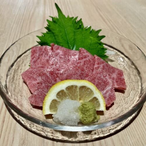 A5国産黒毛和牛炙り刺し