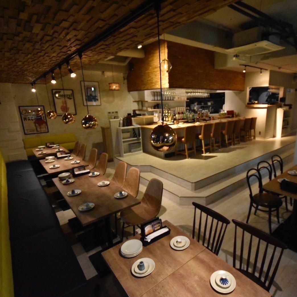 The stylish interior provides hospitality in a hideaway atmosphere.