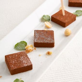 Whiskey scented raw chocolate “RICH RENGA”